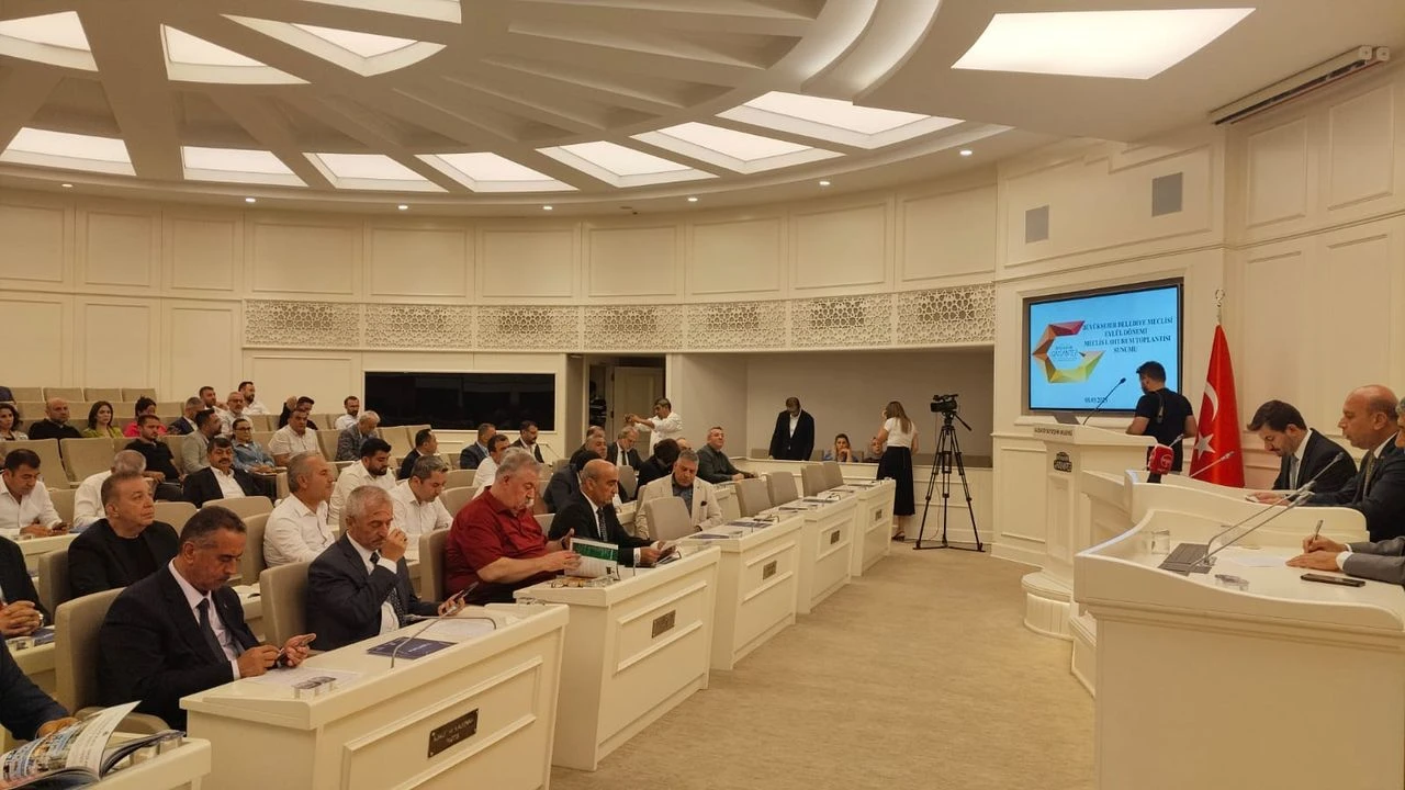 Büyükşehir Meclisi’nde Tansiyon Yükseldi: Nantong Kardeş Şehir Protokolü Onaylandı