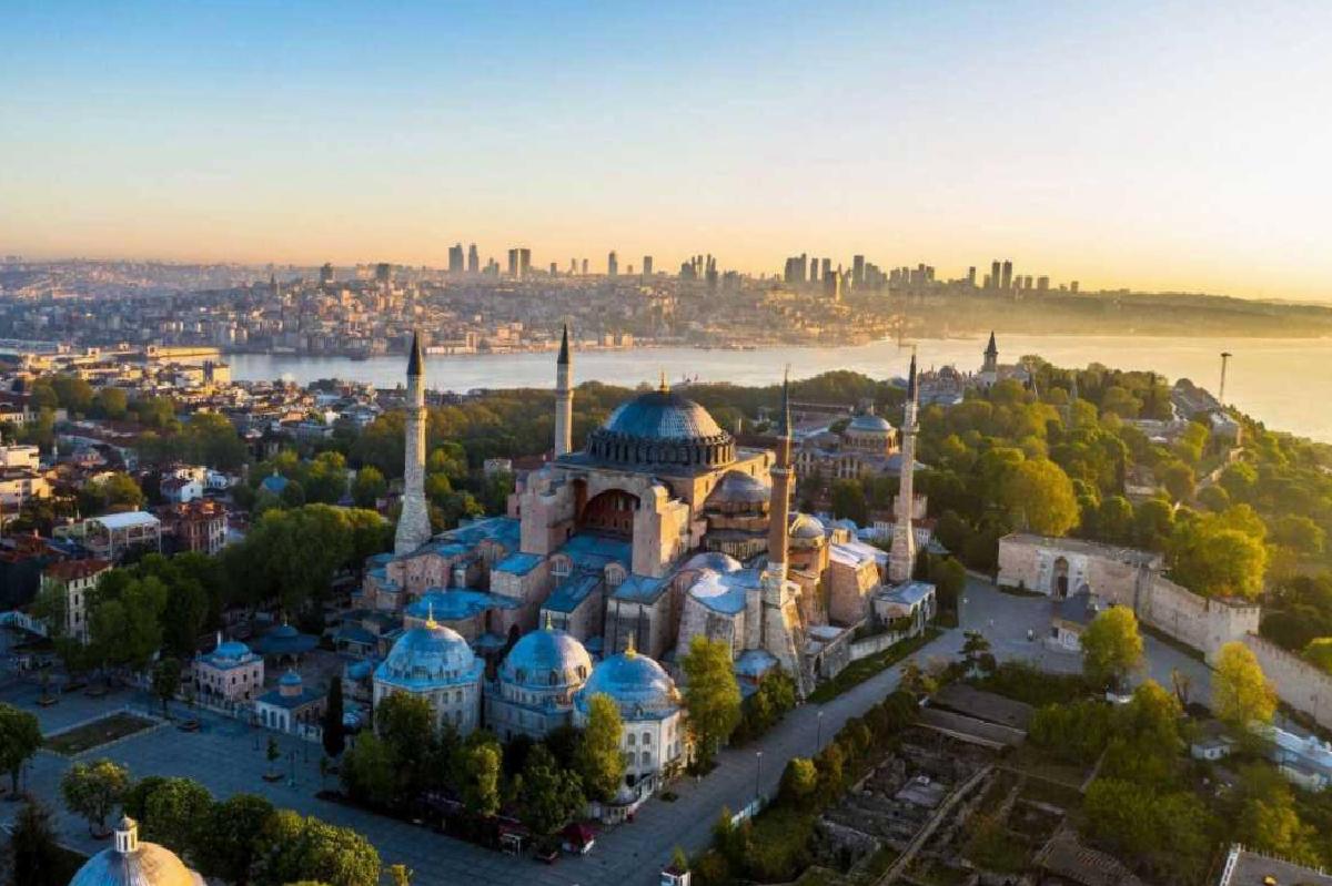 Ayasofya-i Kebir Camii'nde Tarihi Ziyaret: 40 Milyon Kişi Rekor Kırdı