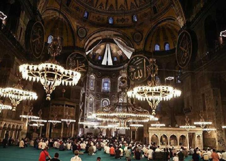 Ayasofya-i Kebir Camii'nde Tarihi Ziyaret: 40 Milyon Kişi Rekor Kırdı