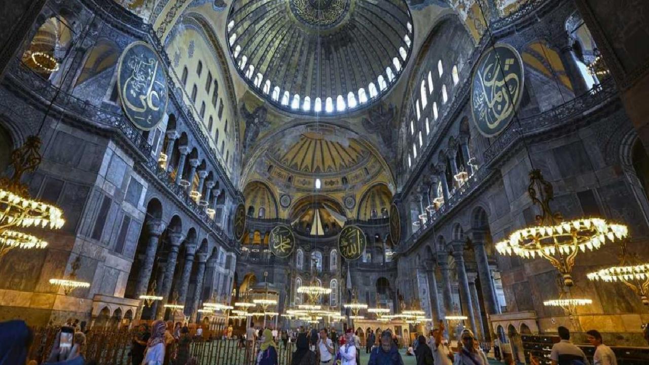 Ayasofya-i Kebir Camii’nde Tarihi Ziyaret: 40 Milyon Kişi Rekor Kırdı