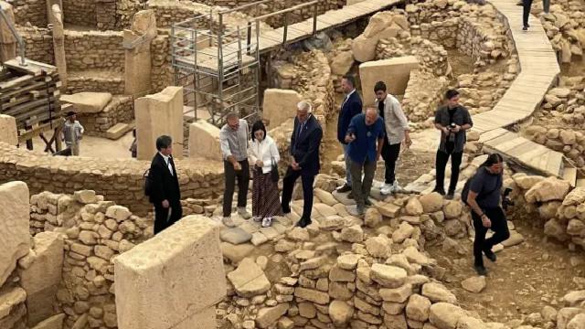 Bakan Ersoy: Göbeklitepe'de Neolitik Çağın Gizemlerini Aydınlatan Heykel Bulundu