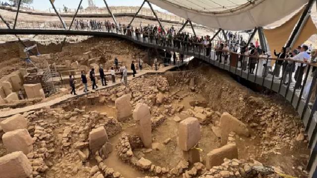Bakan Ersoy: Göbeklitepe'de Neolitik Çağın Gizemlerini Aydınlatan Heykel Bulundu