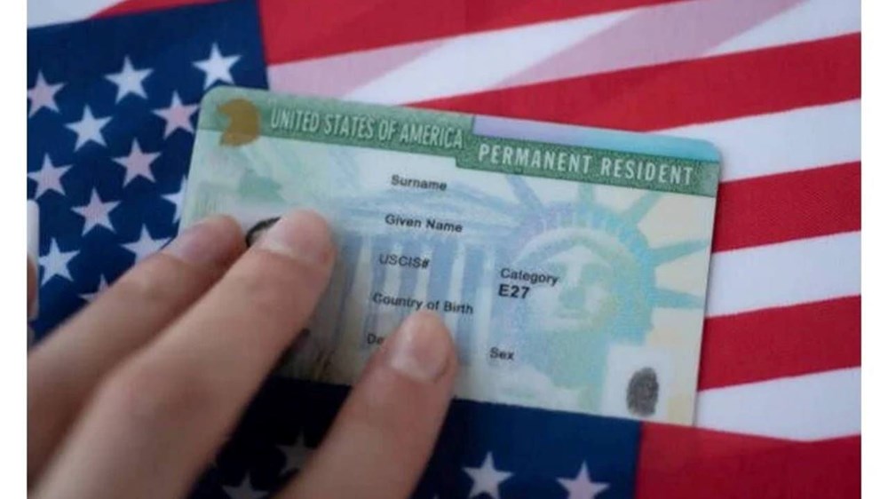 Green Card: Nedir, Kimler Alabilir ve Nasıl Sahip Olunur?