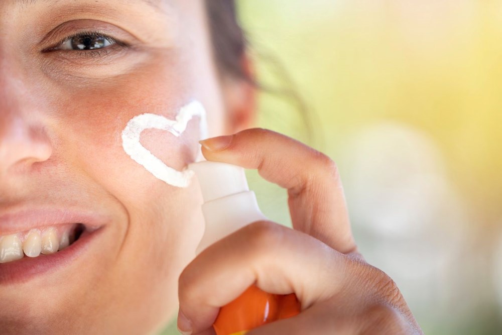 Dermatologdan Önemli Uyarılar: Güneş Kremi Seçerken Kaçırmamanız Gerekenler
