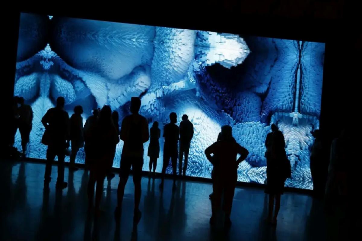 Refik Anadol’un Kültürpark’taki Sergisi için Süre Uzatıldı: Sanat Dolup Taşıyor