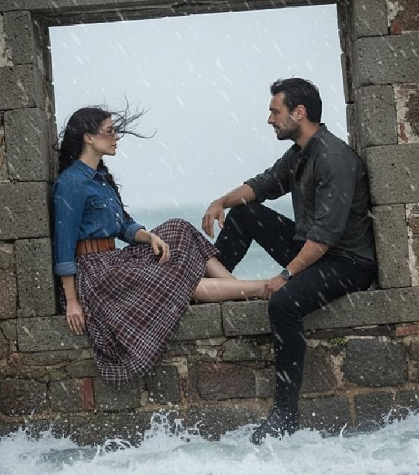 TRT 1'in 'Taşacak Bu Deniz' Dizisi Afişine Alternatif Öneriler: Hayranların Yaratıcı Çözümleri