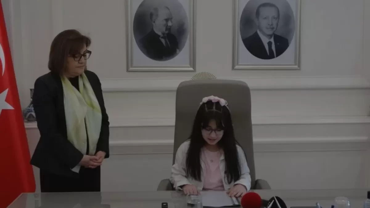 Fatma Şahin 23 Nisan’da Koltuğunu Minik Başkana Devretti! Gaziantep’te Duygusal Anlar