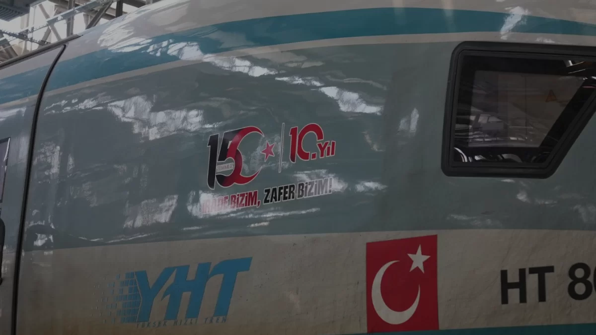 15 Temmuzun Onuncu Yılında On YHT Seti Özel Logoyla Seferde