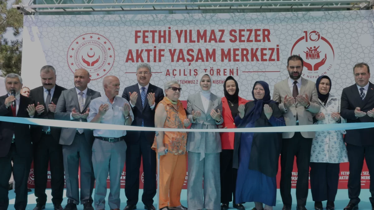 Bakan Göktaş Eskişehirde Yaşlı Aktif Yaşam Merkezini Açtı