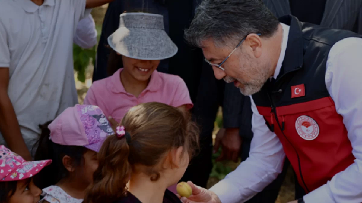 Bakan Yumaklı Malatya Kayısı Hasadına Katıldı