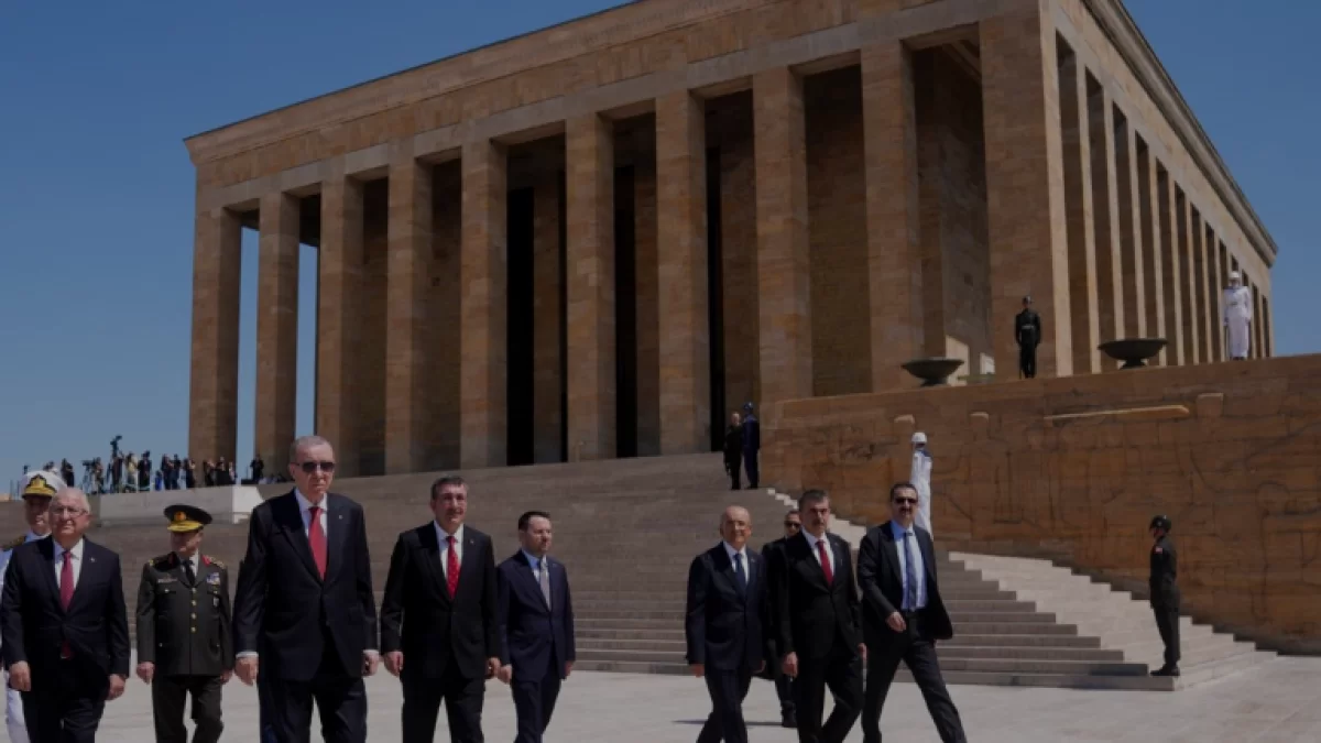 Cumhurbaşkanı Erdoğan ve YAŞ üyeleri Anıtkabir’de buluştu