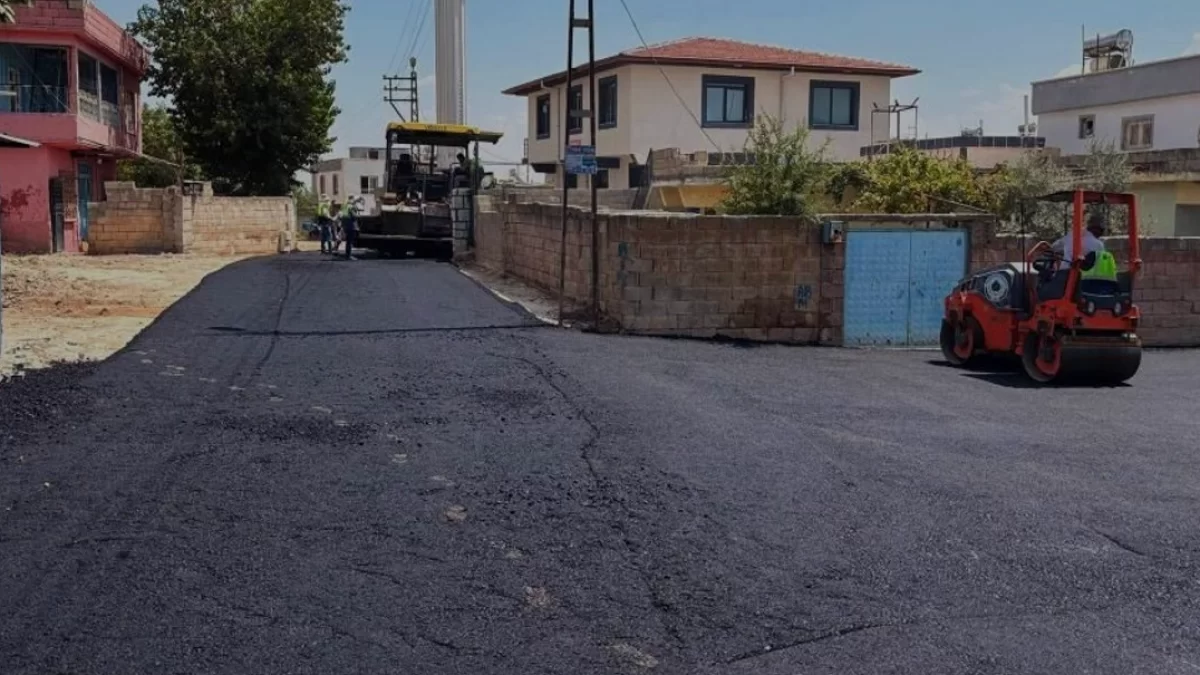 Gaziantep Araban ilçesinde sıcak asfalt çalışmaları sürüyor