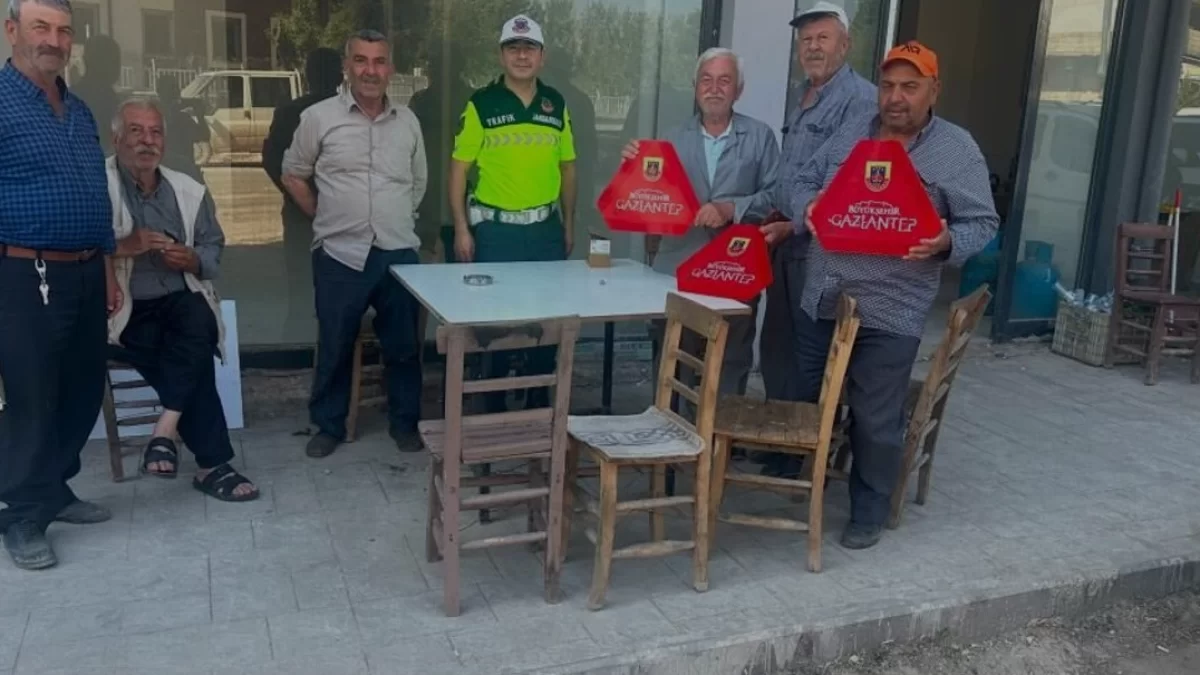 Gaziantep Jandarmasından Traktör Sürücülerine Güvenli Tarım Eğitimi