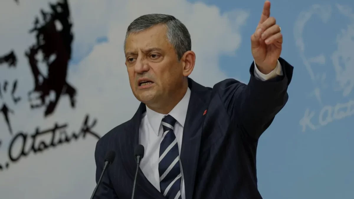 Özgür Özel CHP Grup Başkanlığı görevine veda etti