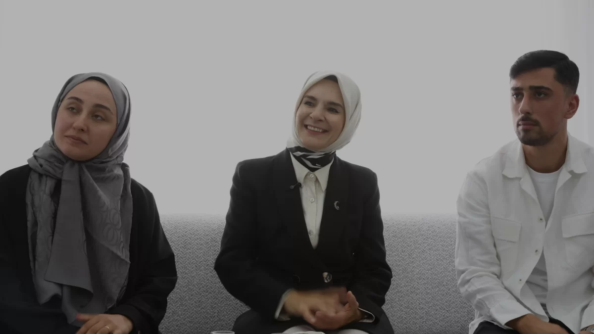 Bakan Göktaş evlilik kredisiyle yuva kuran çifti ziyaret etti