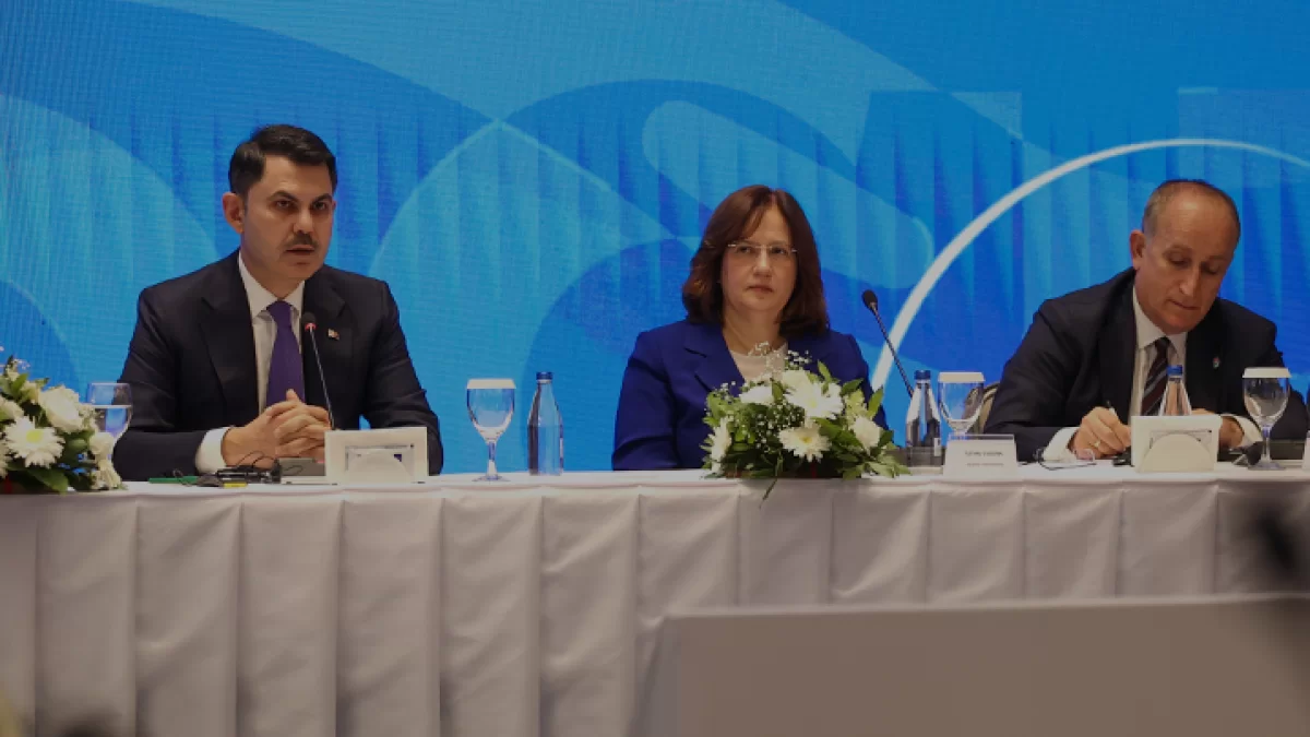 Bakan Kurum Trabzon’da 17 Ülkenin Basın Temsilcileriyle Buluştu