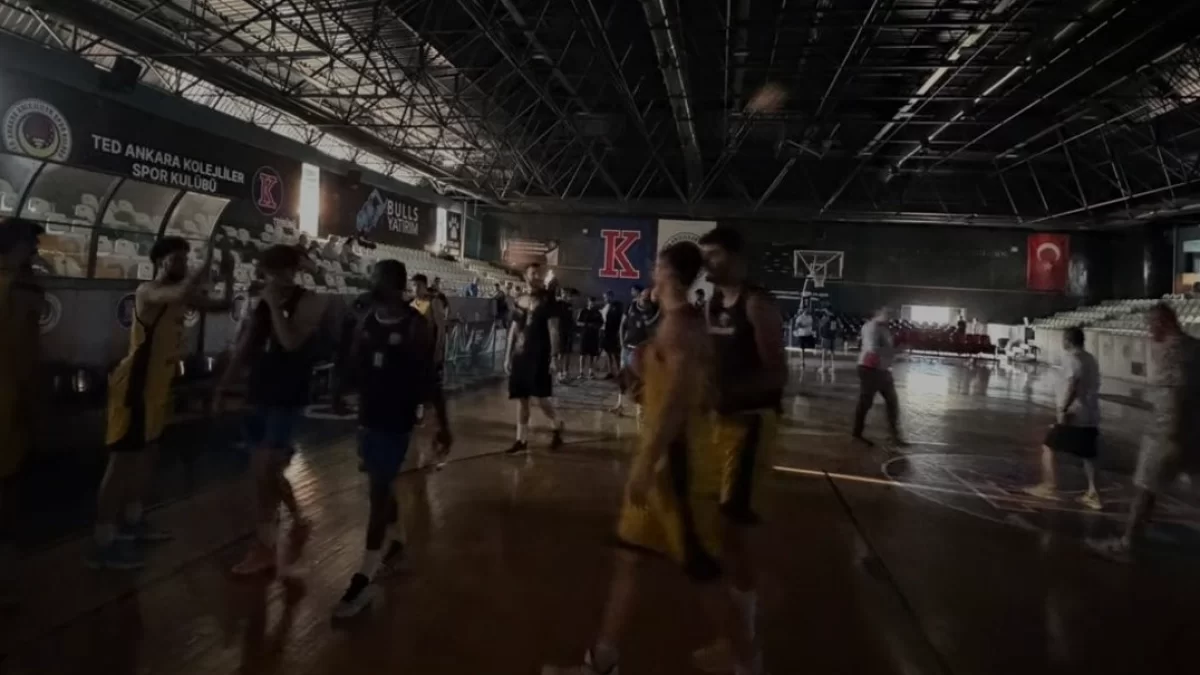 Gaziantep Basketbol ve Konya BŞB maçı elektrik kesintisiyle yarıda kaldı