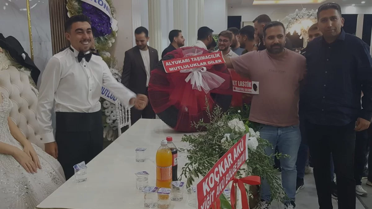 Gaziantep İslahiye’deki Düğünde Lastik Takı Geleneği Sürüyor