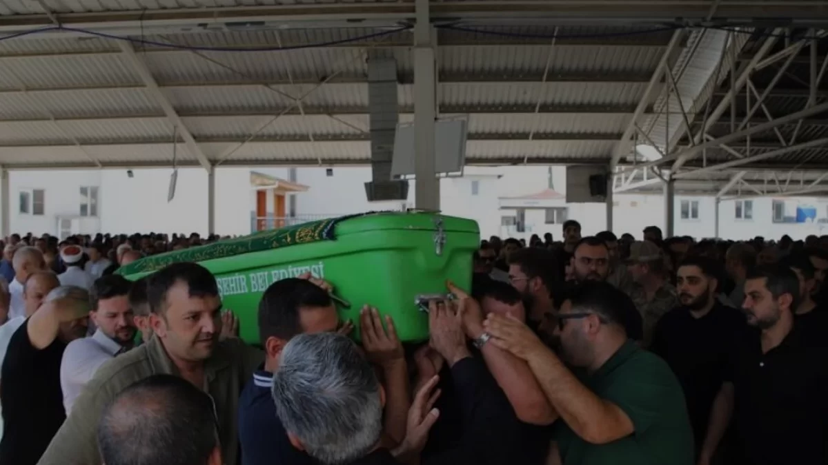 Girne açıklarında batan gemide yaşamını yitiren Nihat Balyemez defnedildi