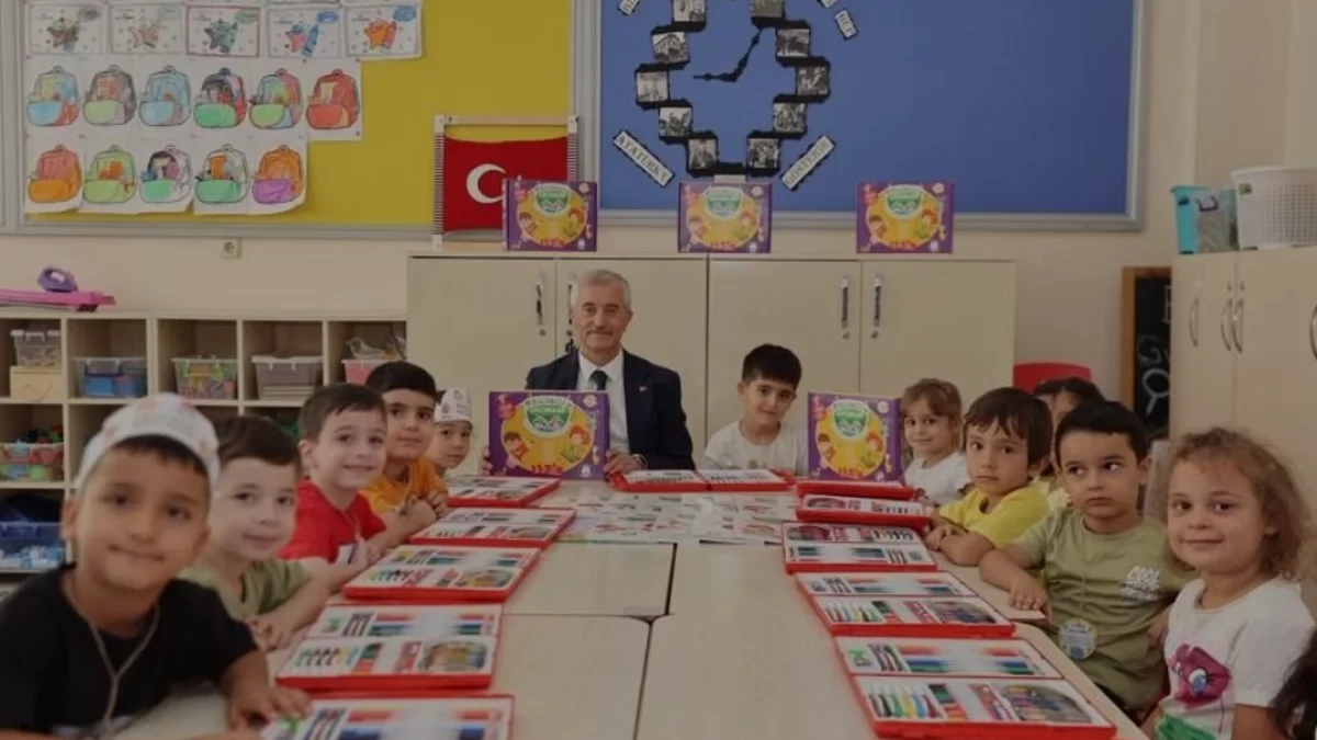 Şahinbey Belediyesi öğrencilere kırtasiye desteği sağladı