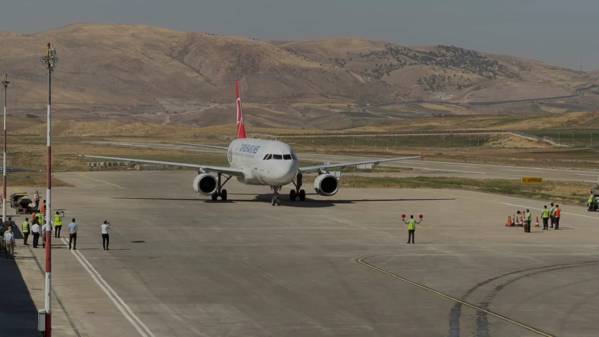 Siirt Havalimanı Yenileme Çalışmalarının Ardından Uçuşlara Açıldı