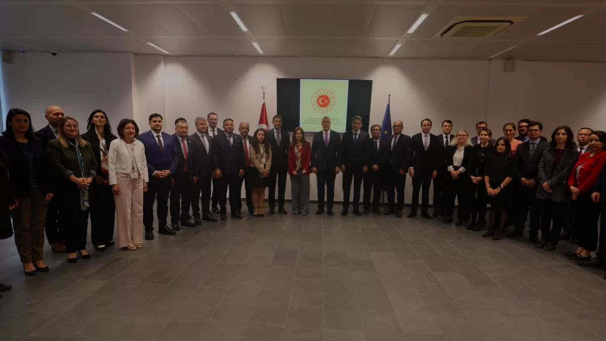 Bakan Işıkhan Brüksel Temaslarında Türk Toplumuyla Bir Araya Geldi