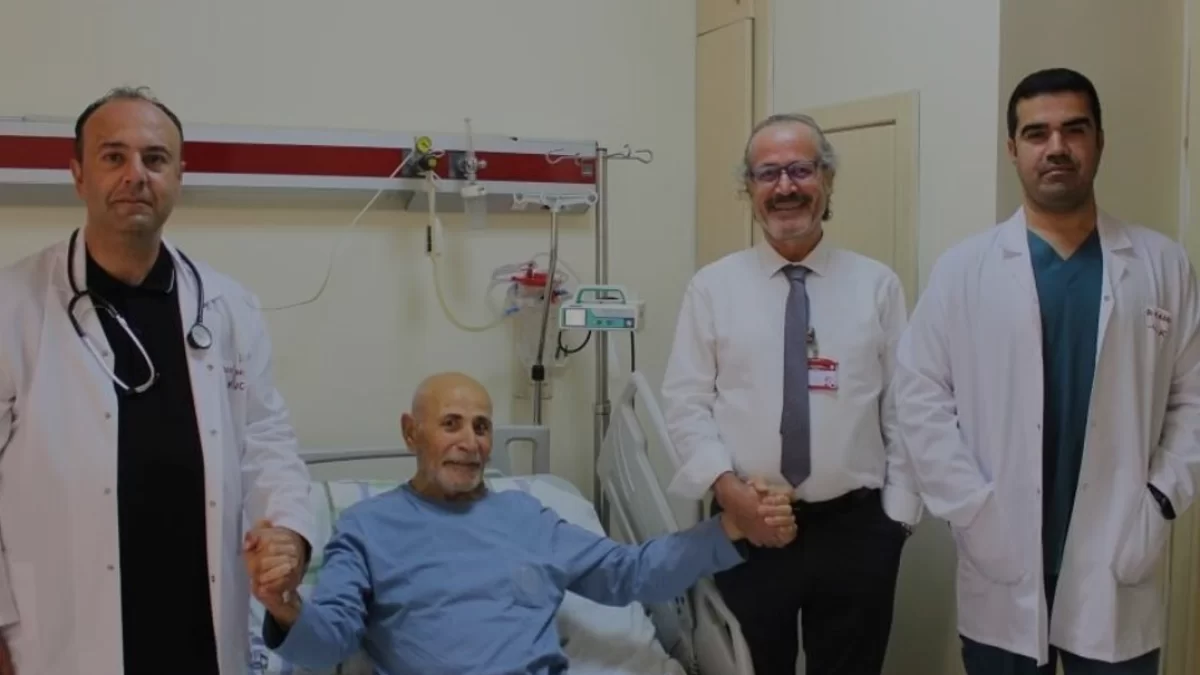 Gaziantep Üniversitesinde 83 yaşındaki hastaya başarılı damar ameliyatı
