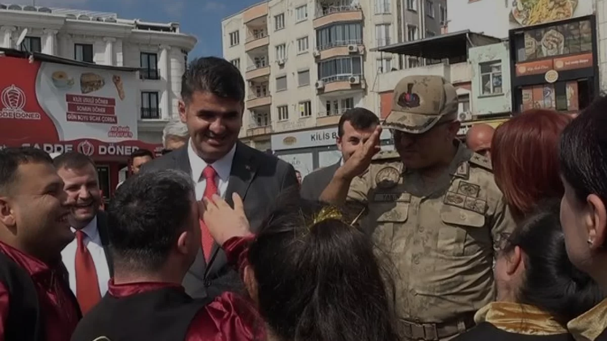 Kilis Dünya Yaşlılar Gününde özel bireylerden askere selam